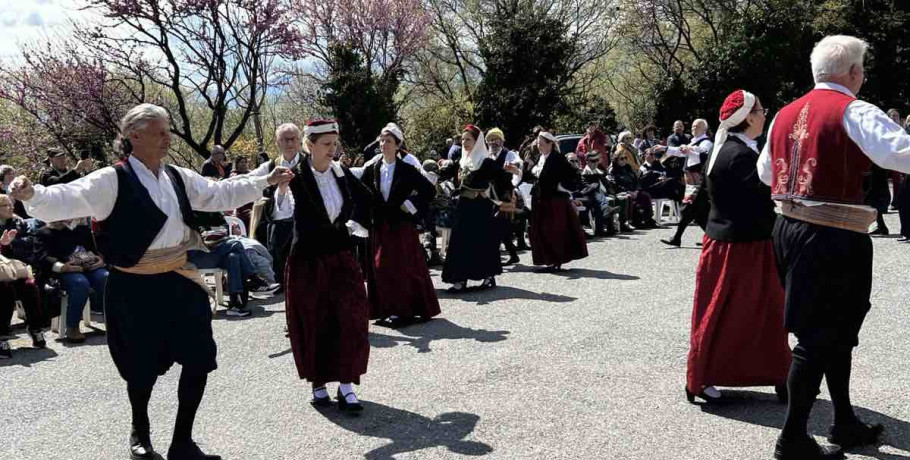 Αντιπεριφερειάρχης Πέλλας Δάνης Τζαμτζής: «Η ανθισμένη Πέλλα ετήσιος θεσμός, προσκαλώντας επισκέπτες από όλη την Ελλάδα και τον κόσμο να απολαύσουν την ανθισμένη φύση, σε συνδυασμό με τη μακρά ιστορία και παραδόσεις της Πέλλας»