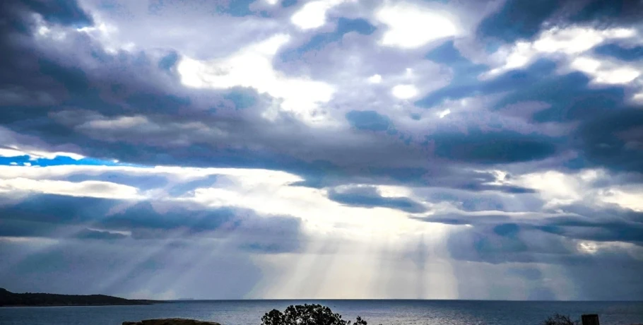 Καιρός: Νεφώσεις και τοπικές βροχές