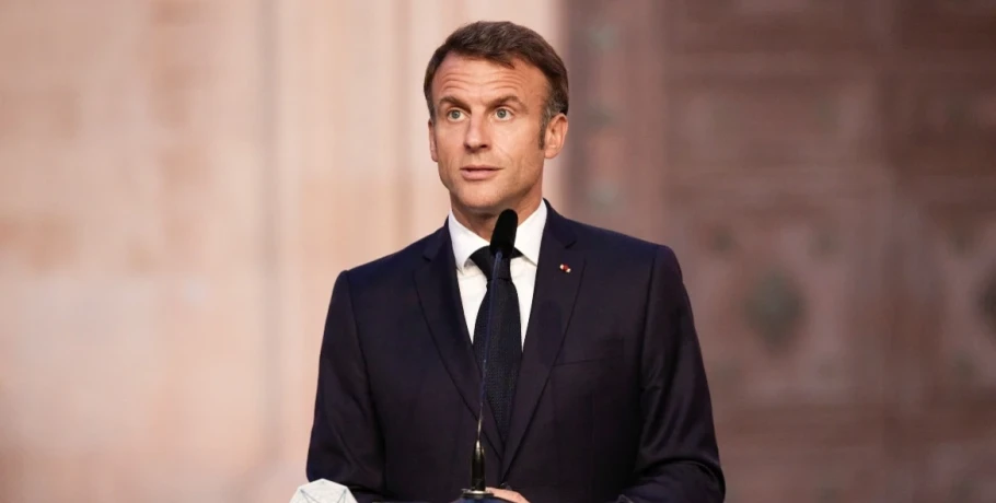 Το δείπνο για τον Μακρόν στο Προεδρικό: Ποιοι πολιτικοί, επιχειρηματίες και προσωπικότητες του πολιτισμού θα δώσουν το παρών