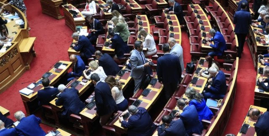 Δείτε τους διαλόγους των 11+2 βουλευτών και υπουργών – Ερωτήματα για τον βαθμό εμπλοκής πολιτικών προσώπων