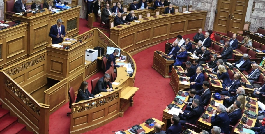 Ο Μητσοτάκης στέλνει μήνυμα στους βουλευτές της ΝΔ για τις άρσεις ασυλίας, αλλά έρχεται κύμα διαφοροποιήσεων