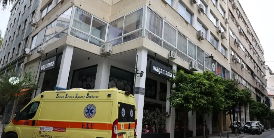 Μια ακόμη νεκρή γυναίκα σε ακάλυπτο πολυκατοικίας στην Αθήνα