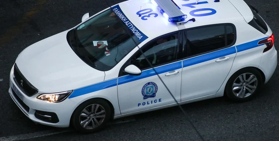 Έφηβες πλακώθηκαν στο ξύλο στην πλατεία του Ευόσμου – Χειροπέδες σε μία 15χρονη, τρεις στο νοσοκομείο