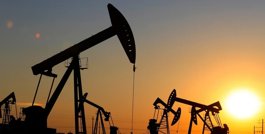 Πέφτουν οι τιμές του πετρελαίου με τις ελπίδες για συμφωνία να αναπτερώνονται