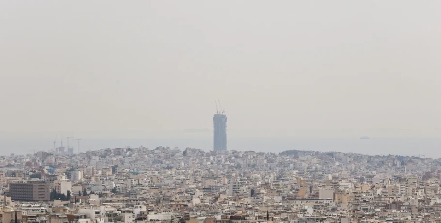 Καιρός: «Πνιγμένη» στην αφρικανική σκόνη η χώρα – Νεφώσεις, βροχές και άνεμοι
