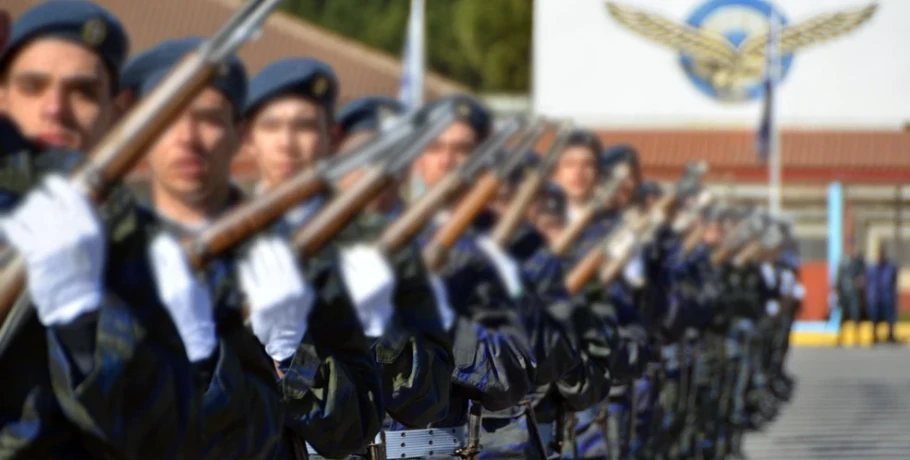 Εντυπωσιακή άνοδος στις στρατιωτικές σχολές το 2026: Τι δείχνουν τα στοιχεία του υπουργείου Εθνικής Άμυνας