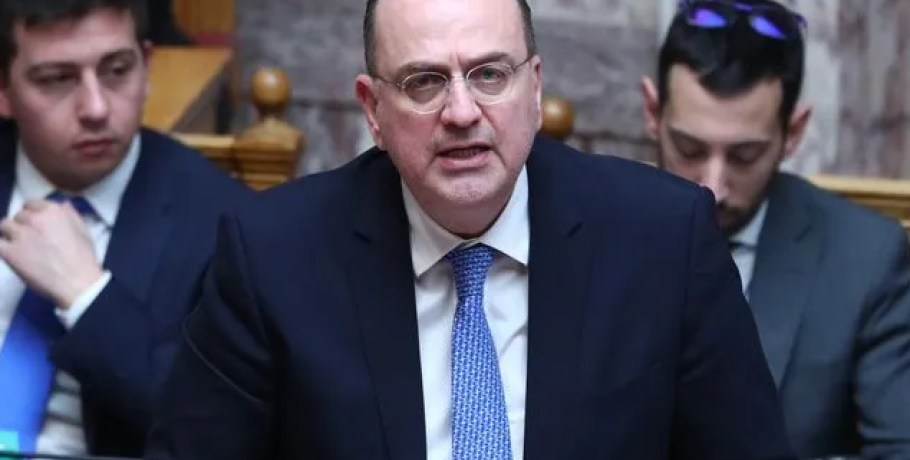 Το ΠΑΣΟΚ ζητά την αποπομπή Λαζαρίδη για το πτυχίο του