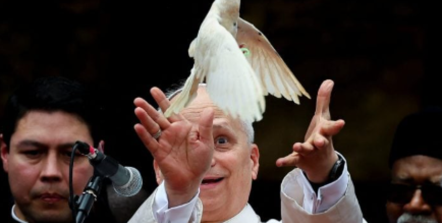 Πάπας Λέων: Σκληρή γλώσσα εναντίον του πολέμου – «Ο κόσμος ρημάζεται από μια χούφτα τυράννους»