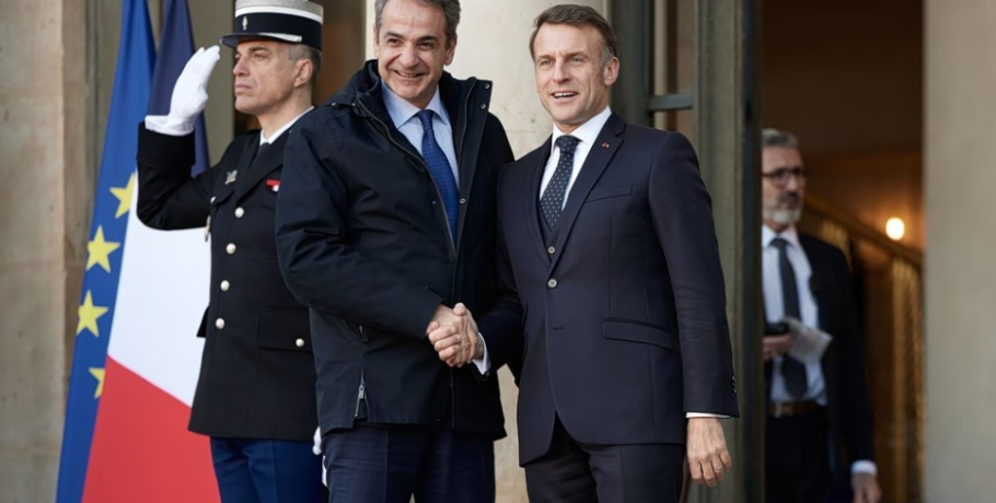 Bloomberg: Γαλλία και Ελλάδα ανανεώνουν για άλλα 5 χρόνια την αμυντική τους συμφωνία