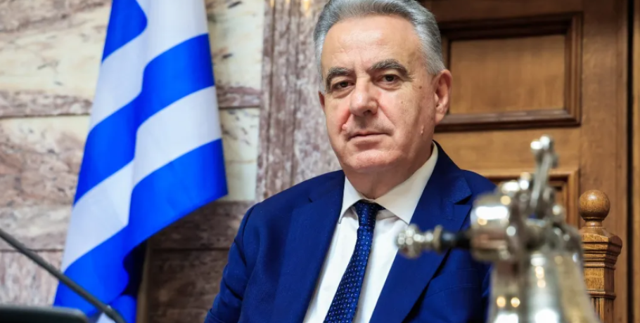 Η απορία του ΠΑΣΟΚ για το βιογραφικό Καββαδά: Πώς υπηρετούσε στην Πολεμική Αεροπορία και είχε παράλληλα επιχείρηση ποτών;