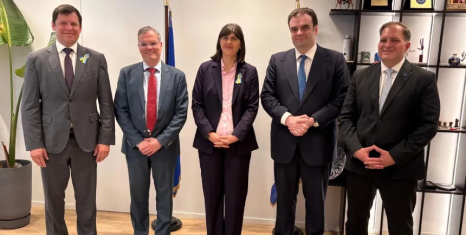 Συνάντηση Πιερρακάκη – Κοβέσι στην ΑΑΔΕ για τα τελωνεία: «Ιστορία επιτυχίας η επιχείρηση "Καλυψώ"»