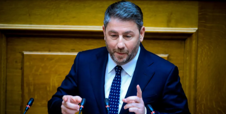 Πίσω ολοταχώς