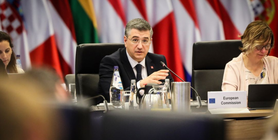 Α. Τζιτζικώστας-'Η ΕΕ διαθέτει επαρκή ποσότητα καυσίμων για αεροδρόμια και αεροσκάφη για το επόμενο διάστημα'