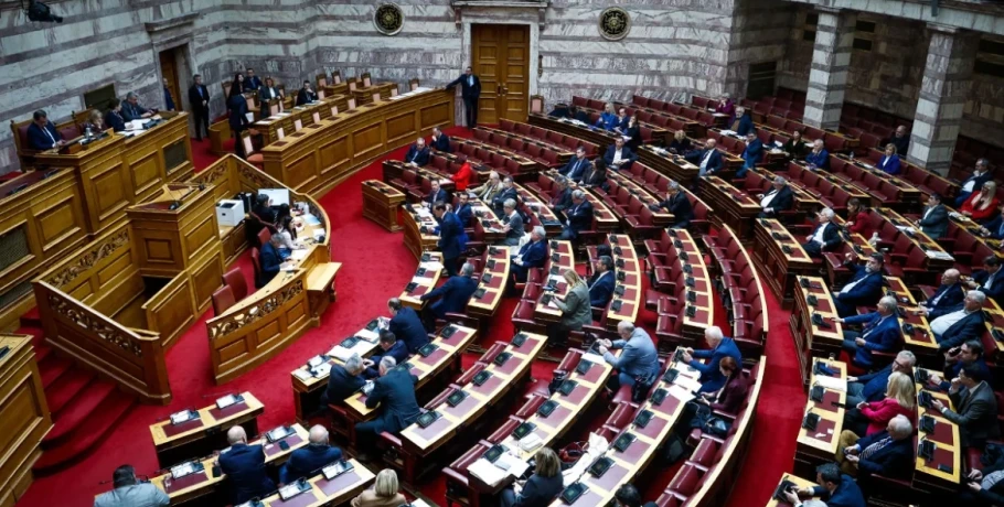 Τα πανεπιστημιακά πτυχία των 300 της Βουλής: Ποιοι έχουν, ποιοι δεν έχουν, ποιοι εγκατέλειψαν, ποιοι δηλώνουν τελειόφοιτοι