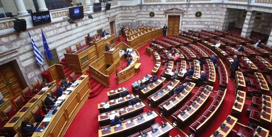 Εκρηκτικό κλίμα αναμένεται στη Βουλή: Υποκλοπές και ΟΠΕΚΕΠΕ φέρνουν σφοδρή σύγκρουση