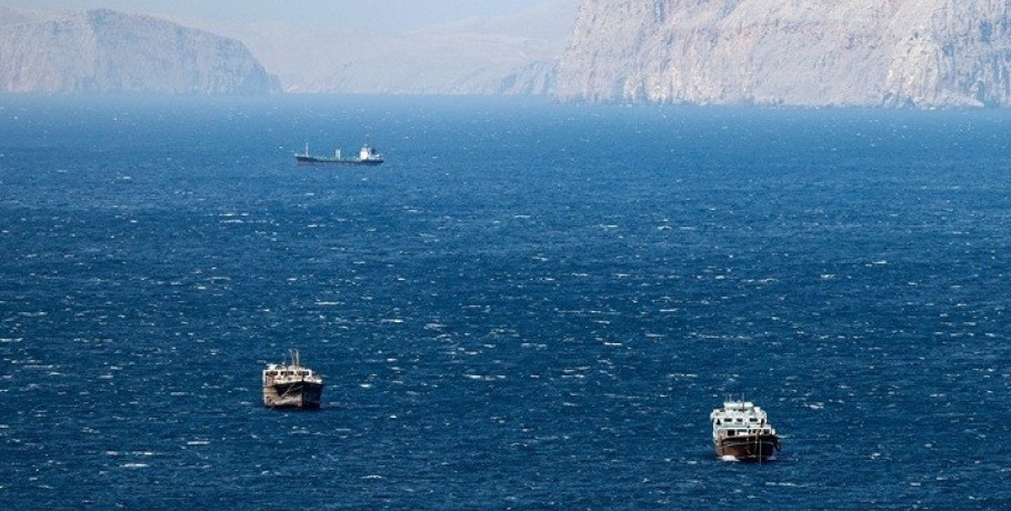Τα Στενά του Ορμούζ θα είναι κλειστά μέχρι την άρση του αποκλεισμού των ΗΠΑ