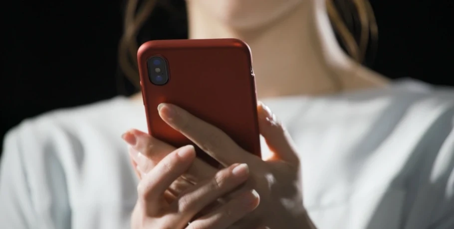 Δικαστική διαμάχη γνωστής τραγουδίστριας με πρώην σύντροφό της για προσωπικές της φωτογραφίες