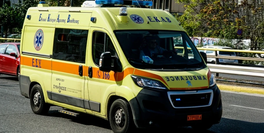 Τραγωδία στις Αχαρνές: Νταλίκα παρέσυρε και σκότωσε πεζή