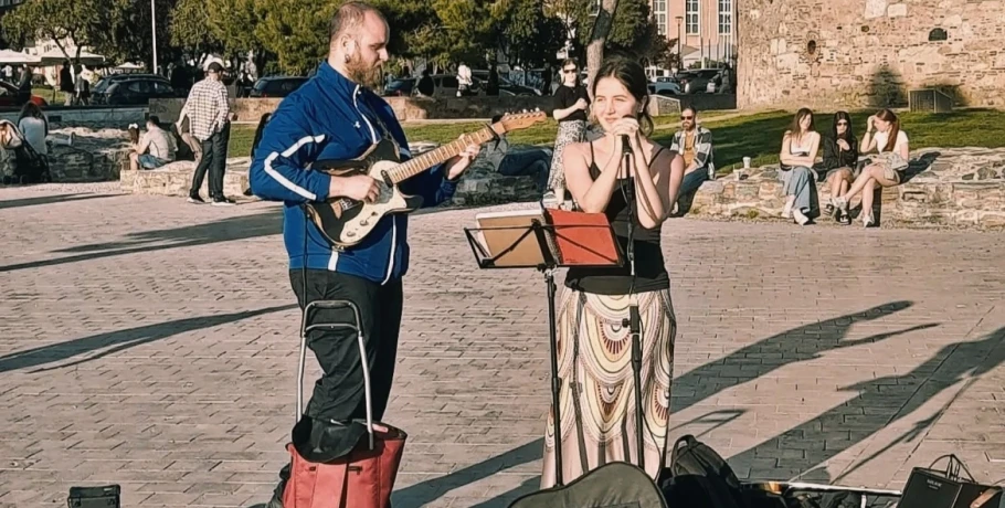 Θεσσαλονίκη: Πρόστιμο 300 ευρώ σε μουσικούς του δρόμου στην Νέα Παραλία