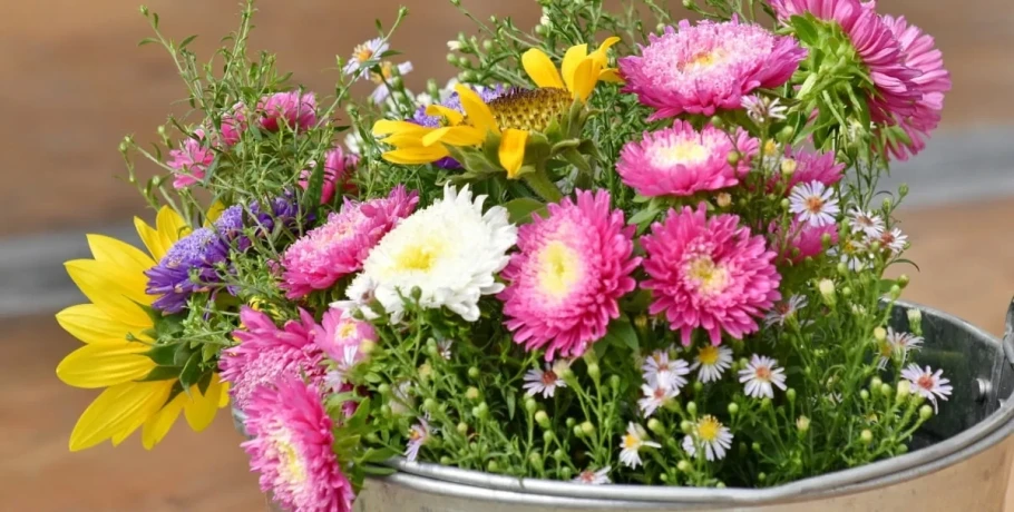 Ποιοι γιορτάζουν σήμερα 30 Απριλίου