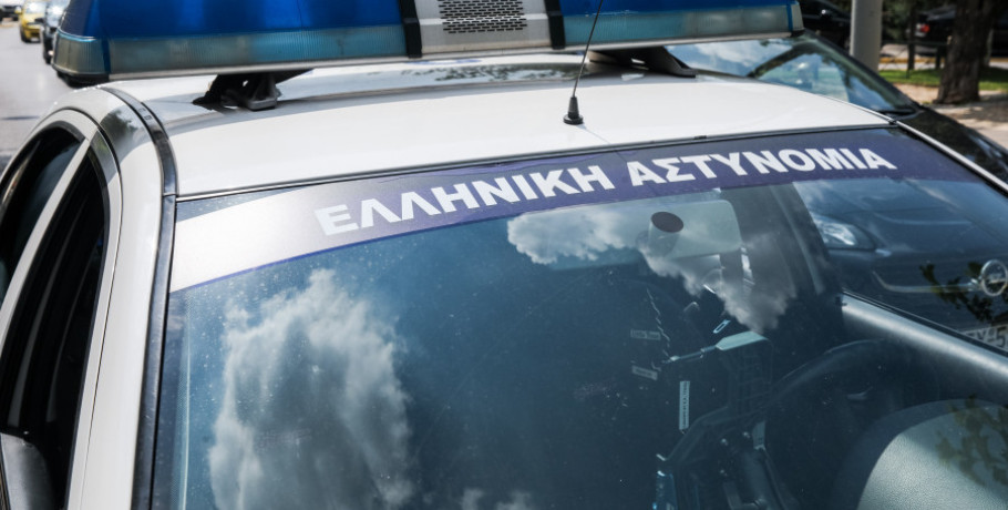 Μεγάλη επιχείρηση της ΕΛΑΣ στη Δυτική Αττική - Σε σπίτι στο Μενίδι βρέθηκαν 4 όπλα, γεμιστήρες και μαχαίρι