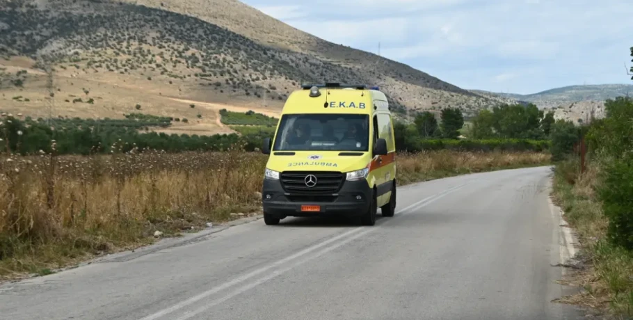 Περιπολικό παρέσυρε 12χρονη έξω από δημοτικό σχολείο στη Σαλαμίνα