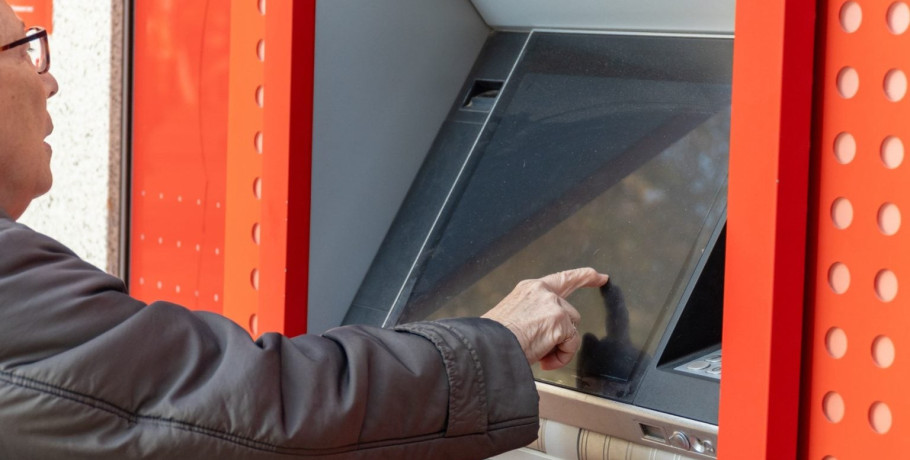 Ενίσχυση 300 ευρώ και σε χήρες άνω των 60 ετών ανακοίνωσε ο Κ. Πιερρακάκης