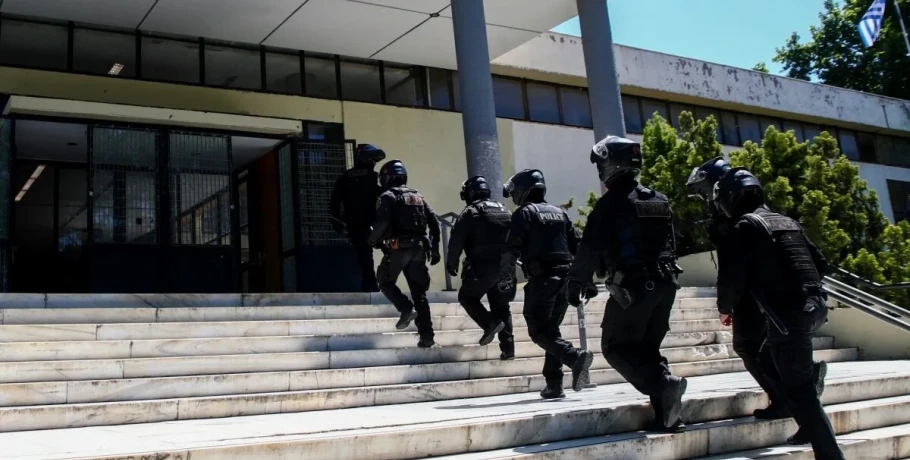 Δημογλίδου για την επίθεση στο ΑΠΘ: «Οι άνθρωποι που εισήλθαν στο ΑΠΘ ήταν και οι ίδιοι φοιτητές»