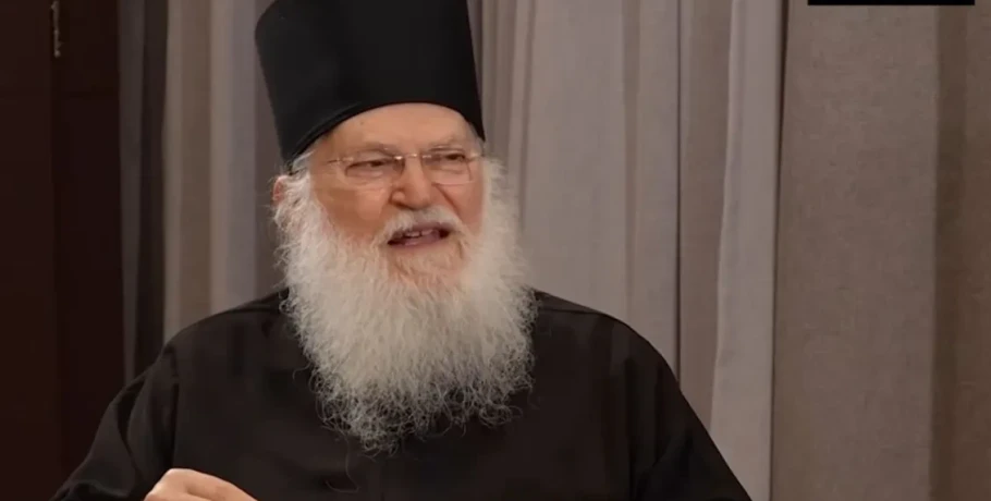 Γέροντας Εφραίμ Βατοπαιδινός στο parapolitika.gr: "O Άγιος Εφραίμ είχε πει πως είδε στον Γέροντα Αιμιλιανό την ίδια χάρη που είδε στον Άγιο Ιωσήφ τον Ησυχαστή"