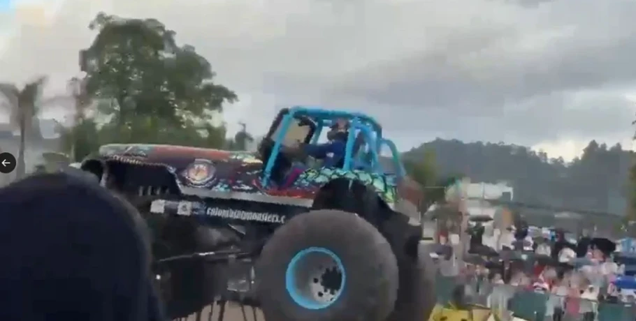 Monster truck έπεσε πάνω σε θεατές κατά τη διάρκεια αγώνα επίδειξης στην Κολομβία – Δυο νεκροί, ανάμεσά τους 10χρονο κοριτσάκι