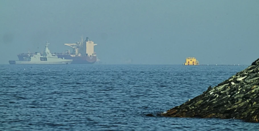 Το Ιράν απειλεί με επιθέσεις κατά των ΗΠΑ στα Στενά του Ορμούζ, πώς σχεδιάζουν να «φυγαδεύουν» τα εμπορικά πλοία οι Αμερικανοί