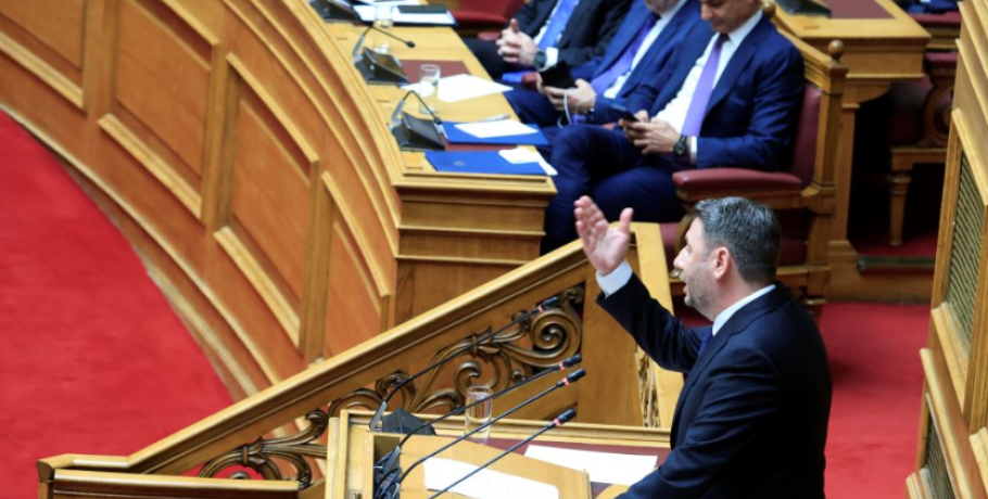 Η βόμβα του Ανδρουλάκη: Έχει κρατήσει τα μηνύματα στο κινητό του