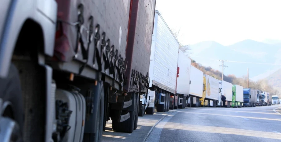 Μπλόκο στο λαθρεμπόριο με GPS και δορυφορική παρακολούθηση φορτηγών