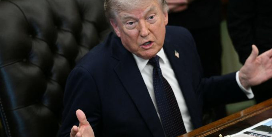 Τραμπ: «Το Ιράν μας είπε ότι καταρρέει και θέλουν να ανοίξουμε τα Στενά του Ορμούζ το συντομότερο δυνατό»