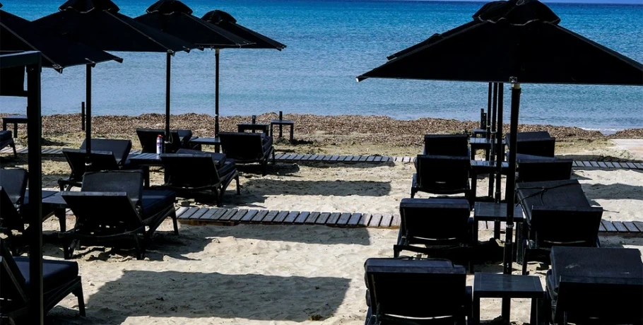 «Πόλεμος» για μια ξαπλώστρα: Τα ξενοδοχεία αλλάζουν πολιτική μετά το περιστατικό με την αποζημίωση στον Γερμανό τουρίστα