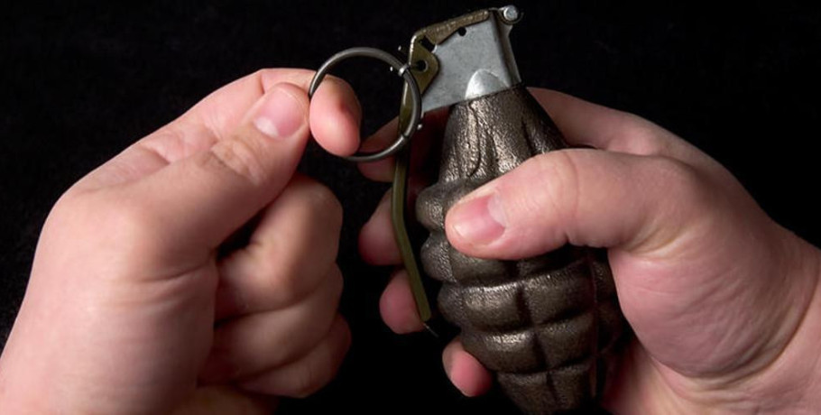 Κυψέλη: Η ΕΛ.ΑΣ. εντόπισε χειροβομβίδα σε μπαλκόνι - Τρεις συλλήψεις