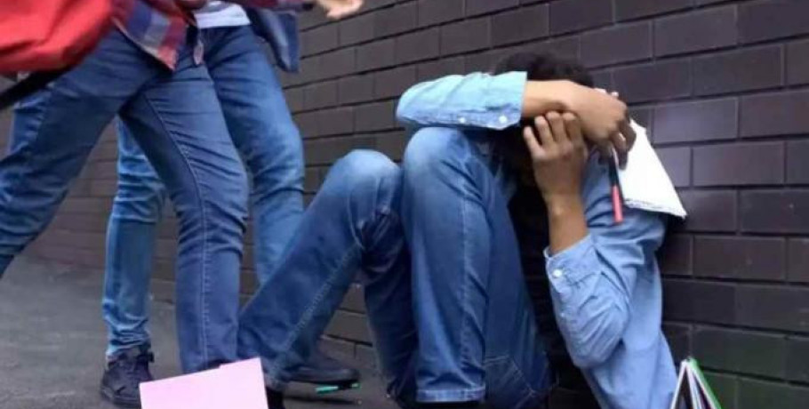 Νέα Φιλαδέλφεια: 25χρονος έσπασε το σαγόνι 17χρονου μαθητή ΑμεΑ για ένα σκούντημα – Δυο συλλήψεις