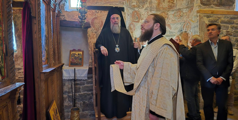 «Άξιος!» – Ο Αρχιδιάκονος π. Χρυσόστομος από την Πέλλα συγκλόνισε τους πιστούς στον Εσπερινό της Πεντηκοστής