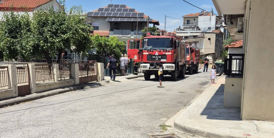 Γιαννιτσά: Ήρωας αστυνομικός έσωσε δύο παιδιά από φωτιά στα παλαιά Σφαγεία!