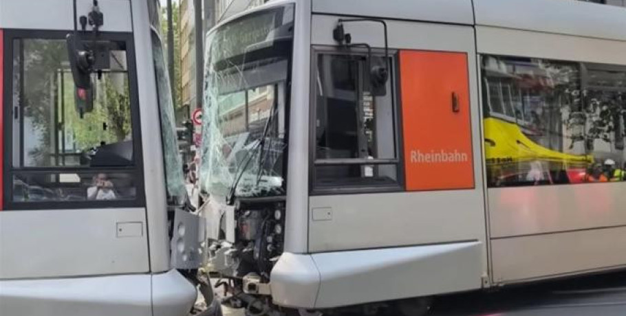 Γερμανία: Μετωπική σύγκρουση δύο τραμ στο Ντίσελντορφ - Πάνω από 50 τραυματίες