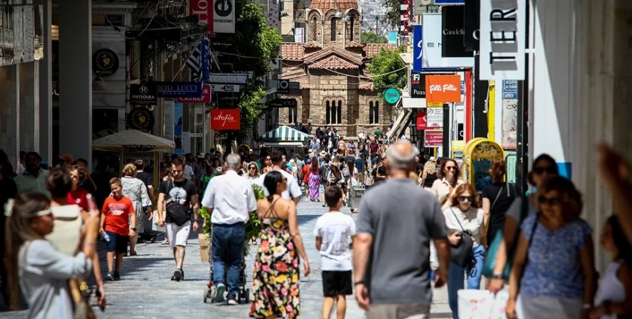 Ακρίβεια χωρίς φρένο: Ενέργεια και Μέση Ανατολή πιέζουν νοικοκυριά, μεταφορές και τουρισμό στην Ελλάδα