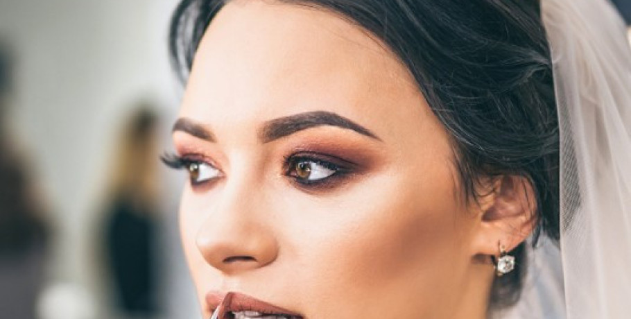 Τα Μυστικά για Τέλειο Destination Wedding Makeup σε Νησί