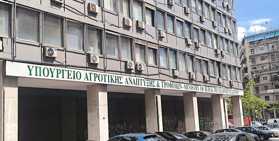 Έντονη δυσαρέσκεια αγροτών μετά τη συνάντηση με τον Υπουργό Αγροτικής Ανάπτυξης