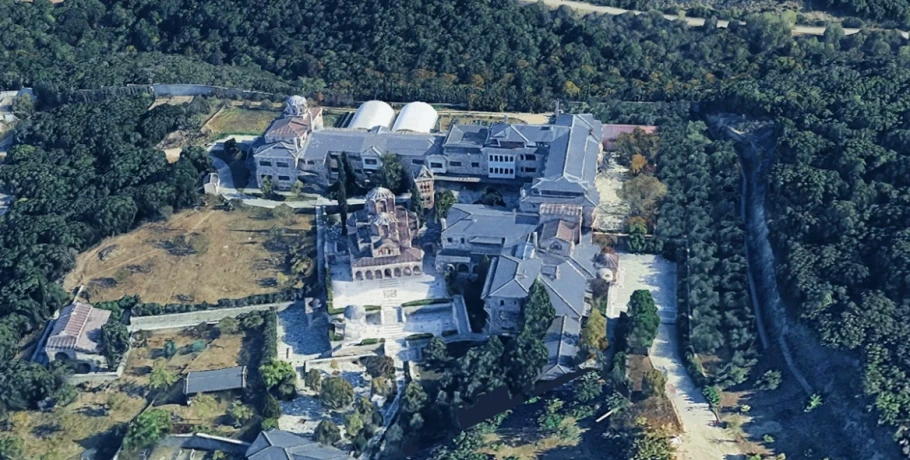 Η «ιερή offshore» της Μονή Εμμαούς με τις βίλες και τα οικόπεδα