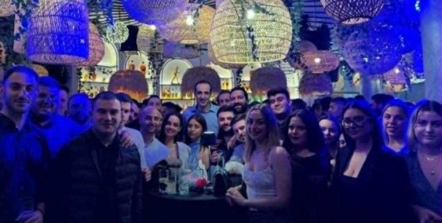 Το πάρτι της ΟΝΝΕΔ και του Γρηγόρη Δημητριάδη που ένωσε όλες τις γενιές της ΝΔ - Πάνω από 1.500 άτομα