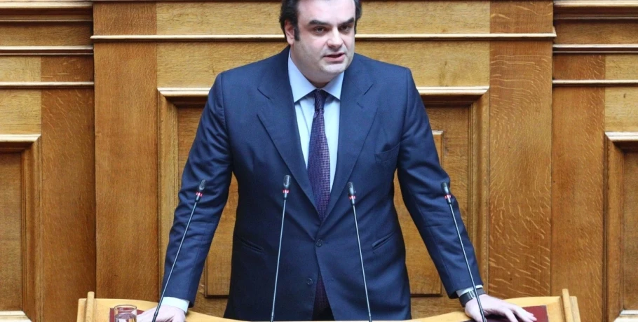 ΥΠΕΘΟ: Σε διαβούλευση το πολυνομοσχέδιο – Παρεμβάσεις σε στέγαση, τζόγο, Αirbnb, οφειλές και εισοδήματα
