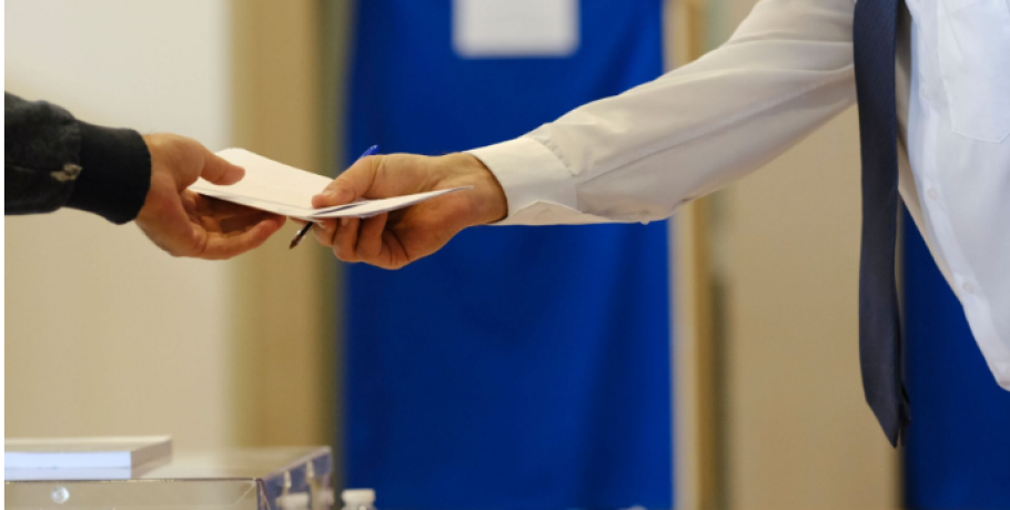 Η RealPolls απαντά στην επίθεση του ΠΑΣΟΚ για τη δημοσκόπηση: Προειδοποιεί με προσφυγή στη δικαιοσύνη