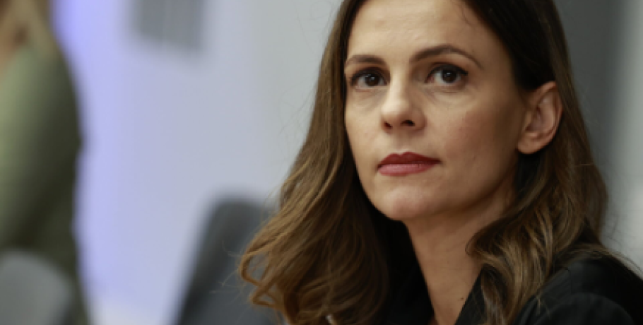 Έφη Αχτσιόγλου: Από την κυβέρνηση ΣΥΡΙΖΑ στη μάχη με Κασσελάκη, τη Νέα Αριστερά και την παραίτηση από τη Βουλή – Η ταραχώδης πορεία και το επόμενο βήμα