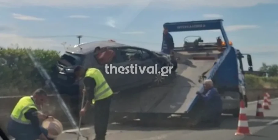 Θεσσαλονίκη: Σοβαρό τροχαίο στη Μουδανιών – Τούμπαρε ΙΧ μετά από σύγκρουση με άλλο αυτοκίνητο
