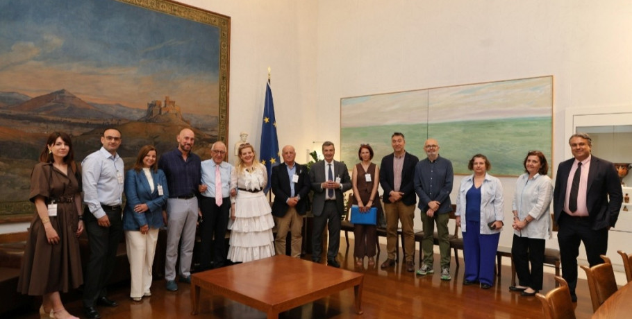 Τη Χάρτα της ΕΠΕ υπέγραψε ο Πρόεδρος της Βουλής